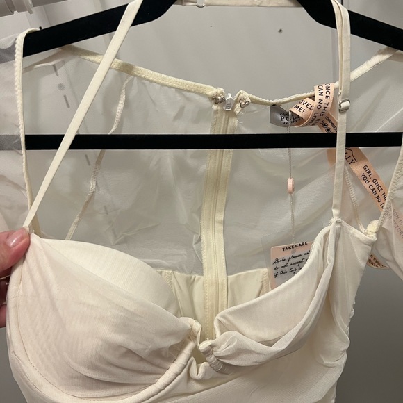 Oh Polly lace up sleeve Elegant White Long Sleeve Dress - Picture 5 of 8